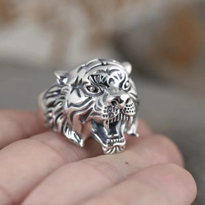 Vue Portée Bague Tigre "Fureur du Fauve"