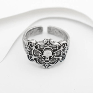 Vue générale Bague Tête de Mort "Sceau Gothique"