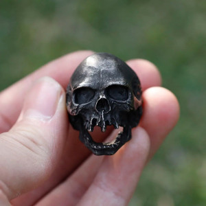 Bague Tête de Mort "Crâne Volcanique"