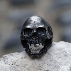 Magnifique Bague Tête de Mort "Crâne Volcanique"