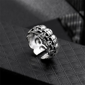 Vue détaillée Bague Tête de Mort "L'Anneau des Catacombes"