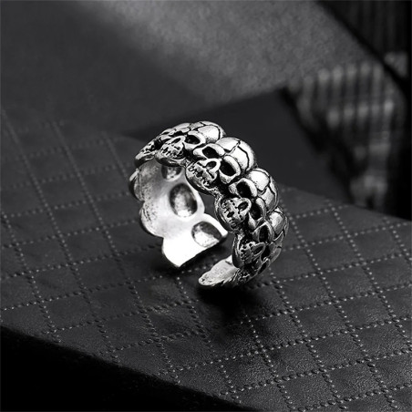 Vue détaillée Bague Tête de Mort "L'Anneau des Catacombes"