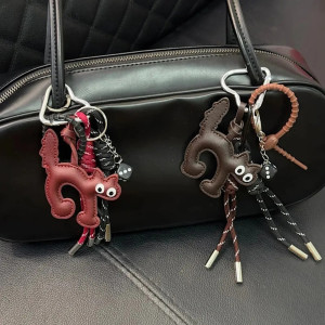 Porte-Clés Gothique Chat Fétiche de la Chance "Lucky Cat et Dé Noir"