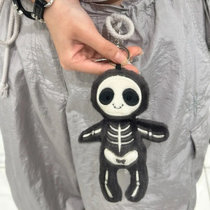 Porte-Clés Gothique "Petit Squelette Kawaii Doux"