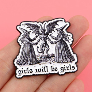 Broche Goth "Girls will be Girls - Soirée entre Filles"