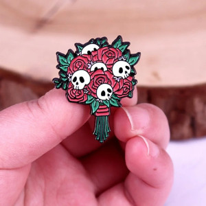 Broche Tête de Mort "Bouquet de Roses Éternelles"