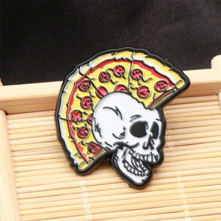 Magnifique Broche Tête de Mort Punk Crust Punk