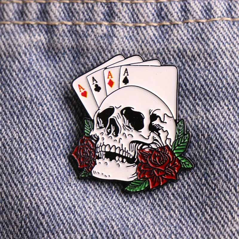 Broche Tête de Mort "La Main du Joueur"