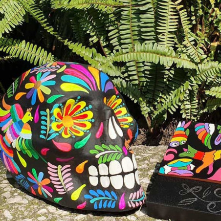 Crâne Décoratif Mexicain - Explosion Florale Otomi Noire - Peint à la Main au Mexique