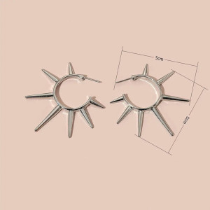 Dimensions Boucles d’Oreilles Gothiques - Créoles à Pointes "Couronne du Chaos"