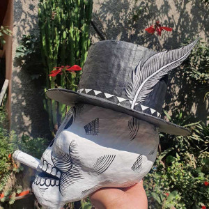 Détails côté du Crâne Décoratif Mexicain Señor Calavera au Chapeau Haut-de-Forme