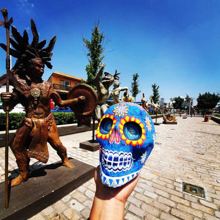 Magnifique Crâne Décoratif Mexicain Éclat Solaire - Peint à la Main au Mexique