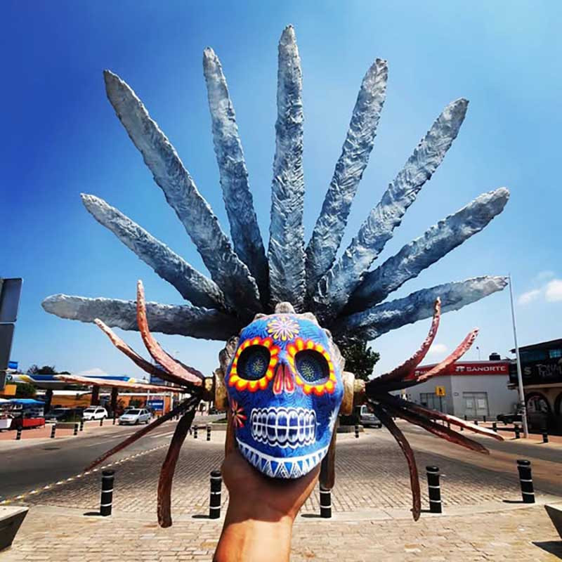 Crâne Décoratif Mexicain Éclat Solaire - Peint à la Main au Mexique