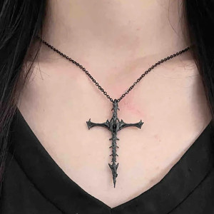 Vue Portée Collier Croix Épineuse Gothique - Pendentif Squelette Vertébral