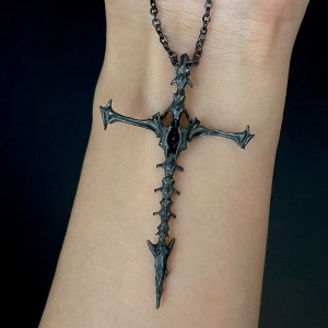 Avant Collier Croix Épineuse Gothique - Pendentif Squelette Vertébral
