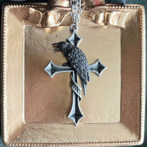 Avant Pendentif Corbeau sur Croix "Memento Mortis" Style Gothique Romantique