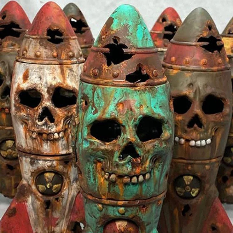 Décoration Métal Industriel - Fusée Post-Apocalyptique Tête de Mort 20 cm
