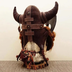 Vue de côté Figurine Viking Barbu "Gardien des Crânes Nordiques"