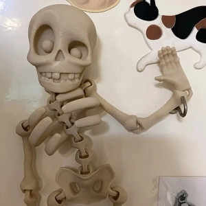 Vue détaillée Squelette Magnétique Tête de Mort – "Spectre Articulé Lumineux" (18 cm)