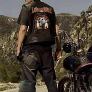 Vue détaillée de la Veste en Cuir Biker - Aigle “Live to Ride, Born to Be Free”