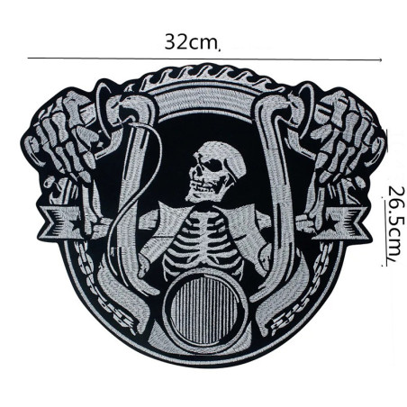 Dimensions Patch Brodé Tête de Mort "Pilote du Chaos" - 32 cm x 26.5 cm