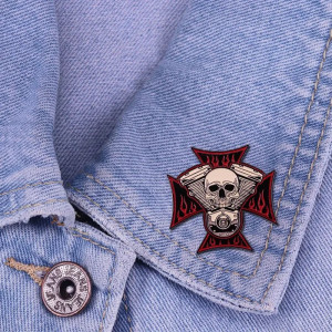 Pins Broche Skull "Croix des Nœuds Ancestraux de l’Éternité"