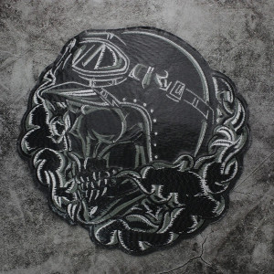 Vue Arrière  Patch Brodé Tête de Mort Biker "Crâne Fumant" - 27 cm x 27 cm