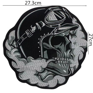 Dimensions Patch Brodé Tête de Mort Biker "Crâne Fumant" - 27 cm x 27 cm