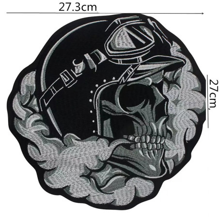 Dimensions Patch Brodé Tête de Mort Biker "Crâne Fumant" - 27 cm x 27 cm