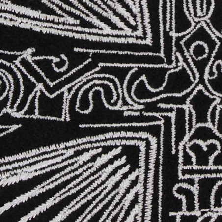Vue détaillée Patch Brodé Gothique – Croix Ailée "Symbole d’Ascension Noire" - 28.5 cm x 26 cm