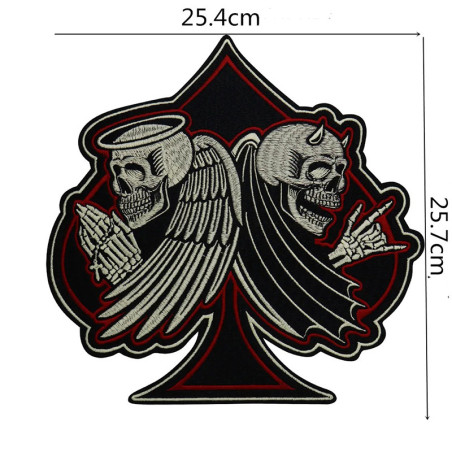 Dimensions Écusson Tête de Mort "Crâne Ange & Démon dans un Pique Noir" - 25.4 cm x x25.7 cm