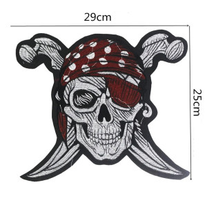 Dimensions Patch Tête de Mort Pirate "Crâne du Flibustier Maudit" - 29 cm x 25 cm