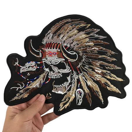 Écusson Tête de Mort Chef Indien "Chef de Guerre aux Plumes d'Ébène" - 24 cm x 19.5 cm