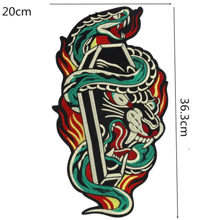 Dimensions Écusson Tête de Mort "Cercueil du Serpent Enflamméé - 36.5 cm x 20 cm