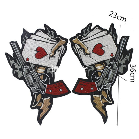 Dimensions Écusson Tête de Mort "Duel des Cœurs Ardents" - 36 cm x 23 cm