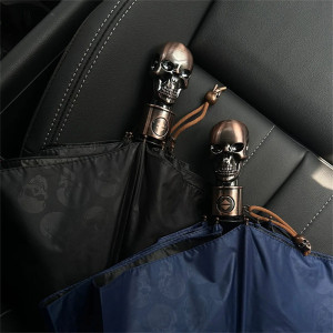 Parapluie Tête de Mort Pliant aux Crânes Protecteurs - 2 couleurs au choix !
