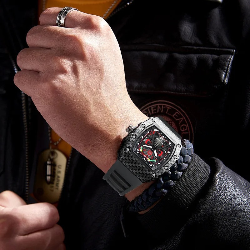 Vue Portée Montre Tête de Mort "Carbone Infernal"  Design Futuriste Couleur Noir