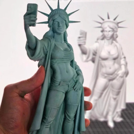 Vue détaillée Statue de la liberté Rebelle - Lady Liberty 2.0