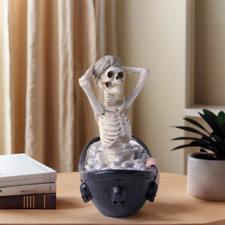 Vue de côté Statuette Squelette "La Mort lui va si Bain"
