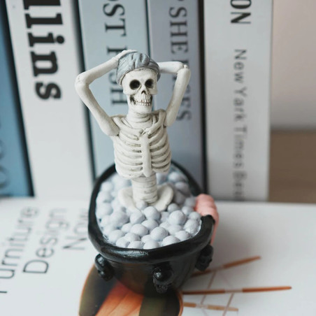 Avant Statuette Squelette "La Mort lui va si Bain"