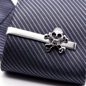 Vue Portée Ensemble Boutons de Manchette & Pince à Cravate Tête de Mort "Commandant Sombre"