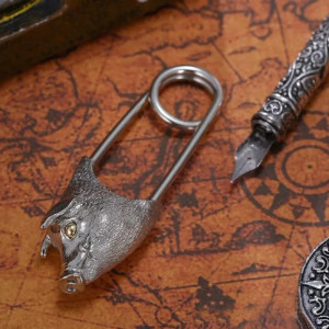 Broche Gothique "Tête de Sanglier d’Argent"