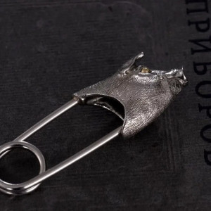 Vue Arrière Broche Gothique "Tête de Sanglier d’Argent"