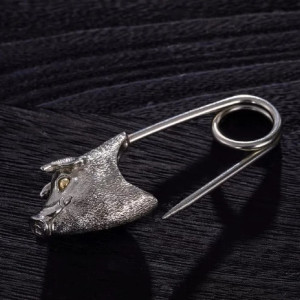 Broche Gothique "Tête de Sanglier d’Argent"