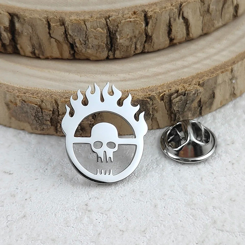 Broche Tête de Mort "Flamme du Chaos" Couleur Argent