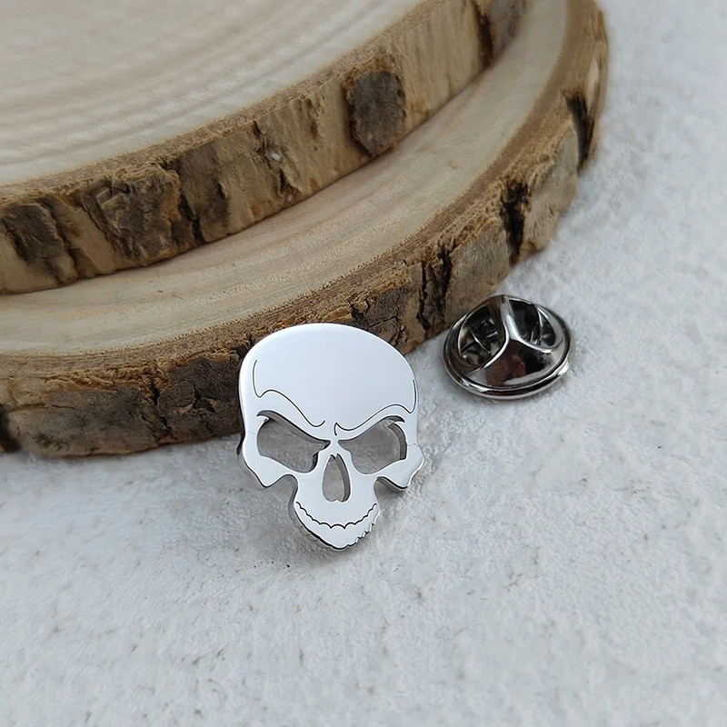 Broche Tête de Mort "Regard d’Acier" Couleur Argent