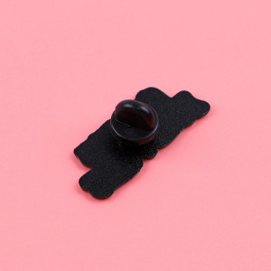 Vue Arrière Broche Gothique “Fun Fact: I Don’t Care”