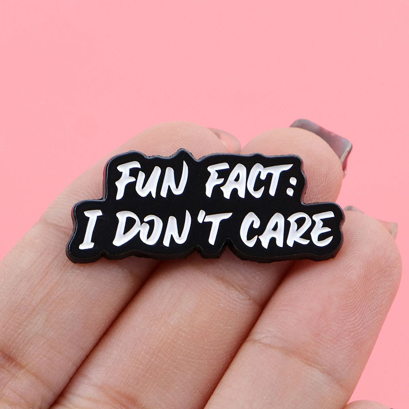 Broche Gothique “Fun Fact: I Don’t Care”