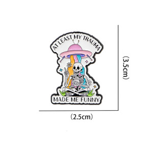 Dimensions Broche Gothique “At Least My Trauma Made Me Funny”