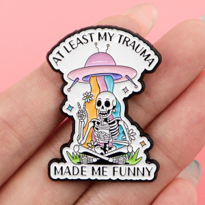 Broche Gothique “At Least My Trauma Made Me Funny”
